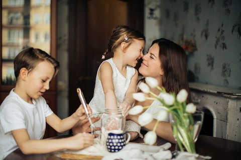 12 Timesaving Housework Hacks to Help Work at Home Mums Thrive