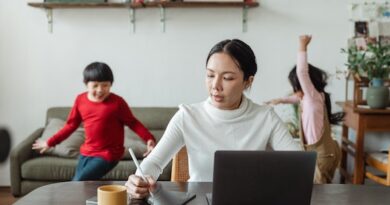 What to include in your freelance profile when offering online services