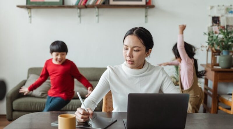 What to include in your freelance profile when offering online services