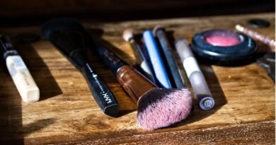 professional makeup artist in Melbourne gives makeup tips