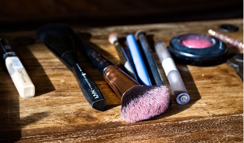 professional makeup artist in Melbourne gives makeup tips