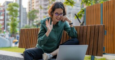 how to outsource your tasks when finding time for a side hustle